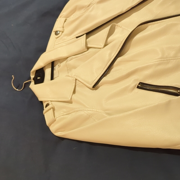 Jacket - Picture 3 of 5